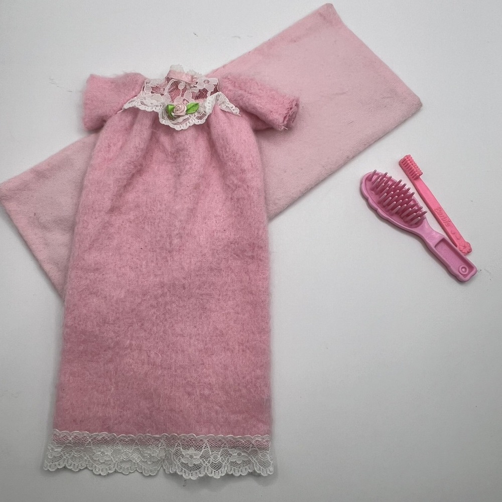 Vintage Barbie Doll Pajamas Sleepwear‎ Gown Nightgown Sleep Fun Bedtime Blanket